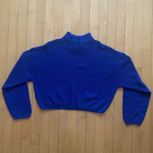 Cropped Turtle Neck Sweater - Picture 2 of 3